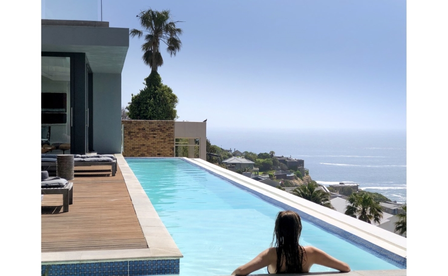 To Let 6 Bedroom Property for Rent in Llandudno Western Cape